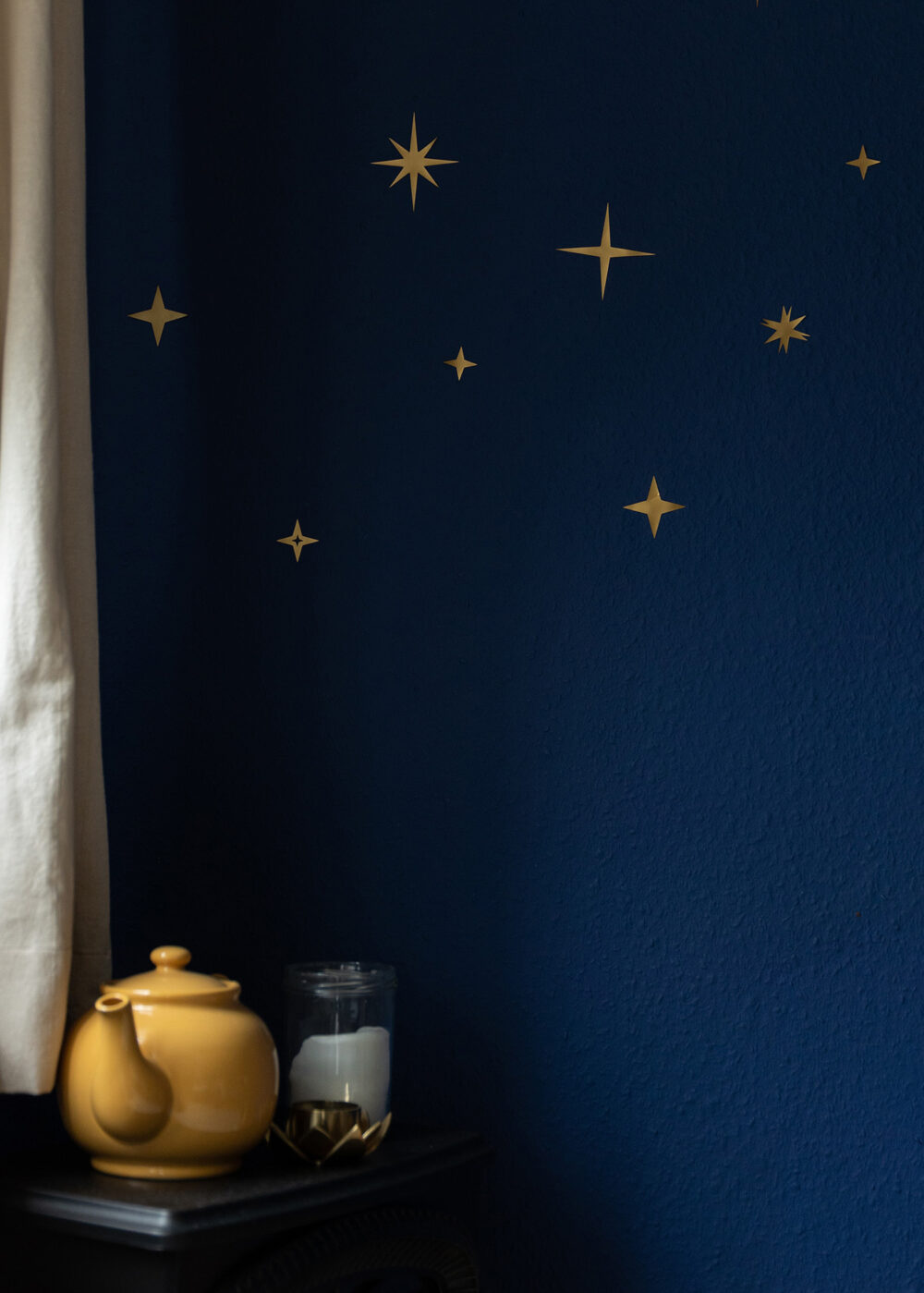 HAGAZUSSA Cathy (24) aus Hannover identifiziert sich als moderne Hexe. Sie glaubt schon lange an die Kraft der Natur und lebt im Einklang mit dem Wandel der Jahreszeiten. Kräuter und Pflanzen sind ihr besonders wichtig.